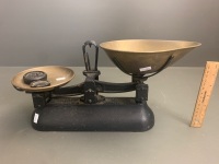 Set of Vintage Cast Iron Avery Balance Scales with Original Brass Pans + 2 Weights - 5