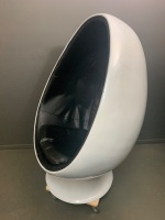 1970's Fibreglass Swivel Egg Chair Recently Professionally Re-Upholstered - 4