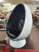 1970's Fibreglass Swivel Egg Chair Recently Professionally Re-Upholstered - 5