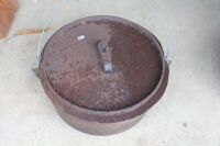 Large Vintage 15.5in Cast Iron Camp Oven on Tripod Legs with Lid - Handle Replaced