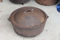 Antique 13in Cast Iron Camp Iron ON Tripod Feet with Original Lid Marked 13 + Toen Ltd Maryborough Replacement Wire Handle