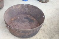 Large Antique Cast Iron Camp Oven on Tripod Feet 18in - As Is - No Lid Large Crack One Side - 3