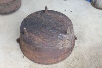 Large Antique Cast Iron Camp Oven on Tripod Feet 18in - As Is - No Lid Large Crack One Side - 4