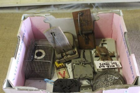 Asstd Lot of 12 x Vintage Mouse & Rat Traps