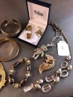 Large Asstd Lot of Costume and Fashion Jewellery - 4