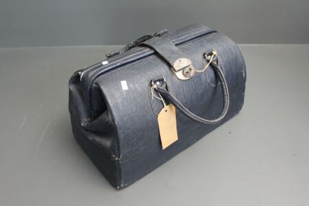 Large Vintage Black Leather Gladstone Bag