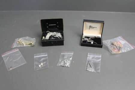 Asstd Lot of Costume and Fashion Jewellery inc. Silver, Diamantes, Glass Bead Etc