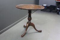 Georgian Walnut Tilt Top Wine Table on Carved Tripod Feet - 3