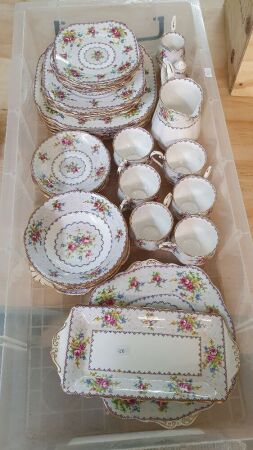 41 Piece Dinner / Tea Set Royal Albert Petit Point China - Good Condition