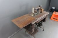 Antique Singer Sewing Machine with Cast iron Treadle - 4