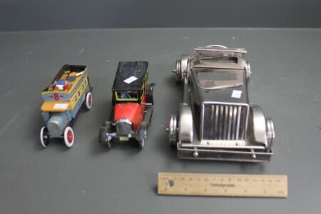 2 x Contemporary Wind Up Tin Toys + Chrome Model Car