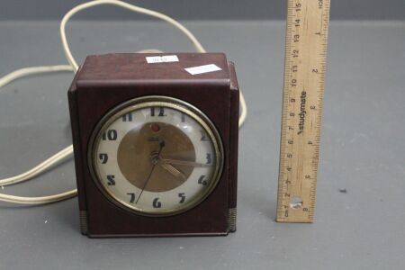 Original 1930's Telechron Art Deco Bakelite Electric Clock Model No. 3F67 - Working Order - As Is