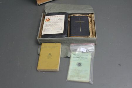 King George IV Boxed Desk Edition Gilt Edged Prayer Book and Bible + Separate WW2 New Testament and Immigration Booklet