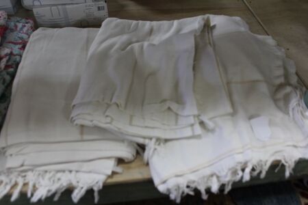 5 x Tasselled Cotton Throws