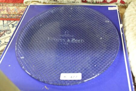 Large Boxed Villeroy & Boch Blue Glass Net Pattern Charger