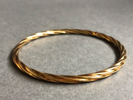 18k Gold Italian Unoaerre Hollow Twist Bangle - App. 5.2g