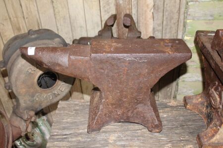 Vintage Blacksmiths Forged Anvil 105cwt No Makers Mark Visible - 5" Table - 19.5" Total Length .75" Hardy Hole