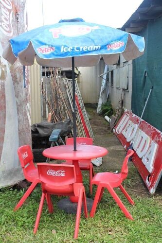 Vintage 5 Piece Coca Cola Outdoor Set with Peters Shade