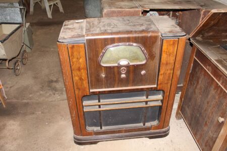 Vintage HMV Valve Radiogram in Timber Case for Restoration