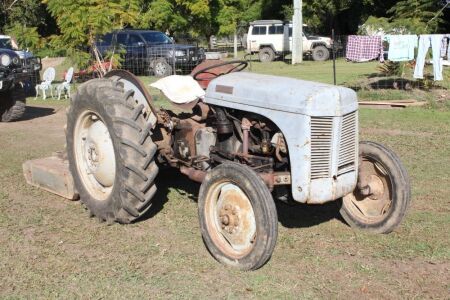 Vintage c1940's Massey Ferguson TE20 Petrol Tractor with Slasher - Runs Well