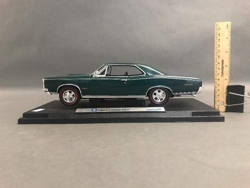 Welly Die Cast Model 1966 Pontiac GTO