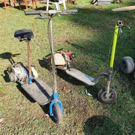 2 Small Motorised Scooters - 1 Offroad Express - For Restoration - Need New Carbs