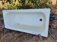 Vintage Cast Iron Enamelled Bath - 2