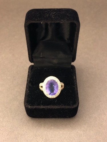 18ct Gold Diamond and Tanzanite Ring - TWT. 6g