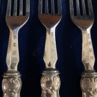 Antique 12 Sitting Cutlery Set with Twisted Shell Handles and Silver Mounts in 2 Tray Mahogany Box - 3