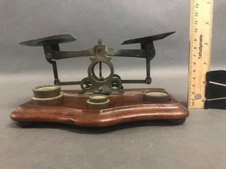 Set Small Vintage Balance Scales & Weights