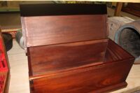 Red Cedar Blanket Box with Hinged Lid - 3