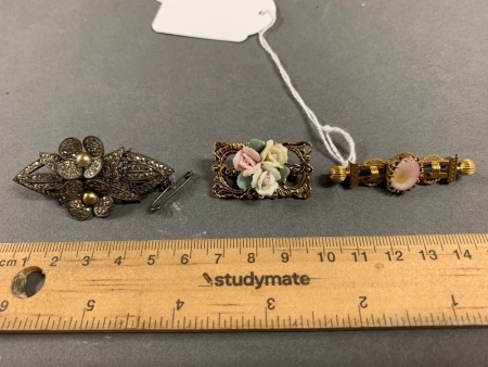 3 Vintage Brooches - 1 9ct Gold