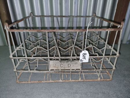 MCD GALVANISED MILK CRATE - HOLDS 20 X 1 PINT BOTTLES - CONDITION GOOD