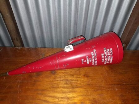 VINTAGE QUEENSLAND RAIL FIRE EXTINGUISHER, FROM QR RAILWAY WORKSHOPS ROCKHAMPTON - 850 LONG - CONDITION GOOD