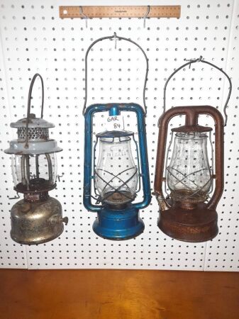 2 X VINTAGE KEROSINE LAMPS - LANORA MADE IN AUSTRALIA, DIETZ MONARCH VINTAGE PRESSURE TILLY LAMP. - CONDITION GOOD