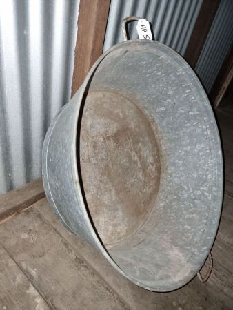 GALVANIZED WASH TUB (VINTAGE) 650W X 260H - CONDITION VERY GOOD