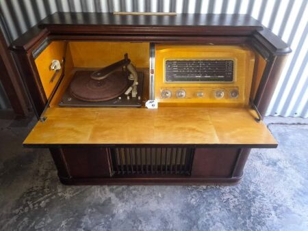 VINTAGE PHILIPS 178A RADIOGRAM - CONDITION GOOD