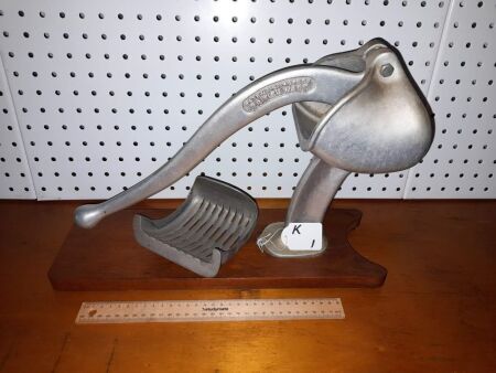 RETRO INSTANTJUICE PRESS NO.3 BRITISH MADE. CAST ALUMINIUM - CONDITION GOOD