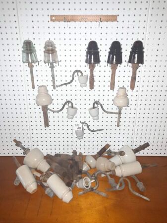 SELECTION OF VINTAGE GLASS / CERAMIC INSULATORS ON POSTS + SELECTION OF VINTAGE ISOLATOR HARDWARE (30 ITEMS) - CONDITION FAIR