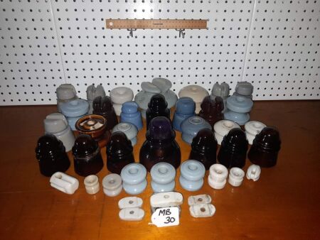 SELECTION OF VINTAGE GLASS / CERAMIC INSULATORS - CONDITION GOOD