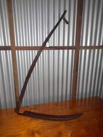 HUGE VINTAGE SCYTHE - BLADE 820MM LONG - CONDITION GOOD