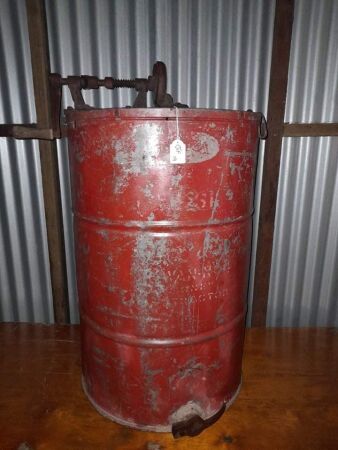 VINTAGE 44 GALLON / 4 FRAME MANUAL HONEY EXTRACTOR - PENDER BROS. LTD - MAITLAND NSW - CONDITION FAIR