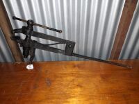 ANTIQUE 4 INCH BLACKSMITH / FARM LEG VICE - 1M LONG - CONDITION GOOD