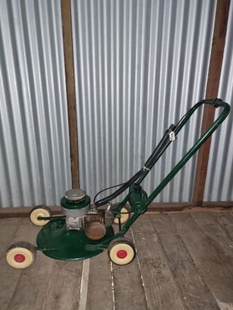 VINTAGE VICTA FLAT BASE PLATE LAWNMOWER - CONDITION GOOD