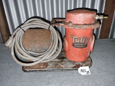 ARNOLD, DEVILBISS TUFFY COMPRESSOR - CONDITION FAIR