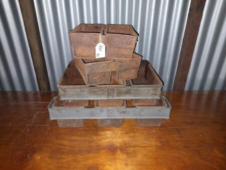 VINTAGE SQUARE LOAF BREAD TRAYS - 2 X 3 LOAF / 2 X 2 LOAF - 290L - CONDITION FAIR