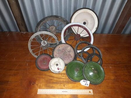 WIRE BASKET, 9 VINTAGE WHEELS, 4 TYRES - CONDITION FAIR