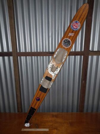 VINTAGE FRED WILLIAMS SINGLE WATER SKI (NOS) - COMMEMORATING WORLD CHAMPION GRAHAM COCKBURN - (160CM) CONCAVE UNDERSIDE - CONDITION VERY GOOD