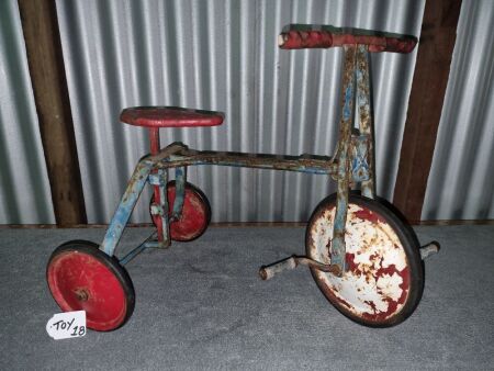 VINTAGE TRICYCLE - ADJUSTABLE SEAT. HANDMADE, RARE - CONDITION FAIR