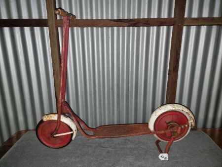 TRI-ANG SCOOTER - AUSTALIAN MADE - REAR BRAKE - CONDITION FAIR